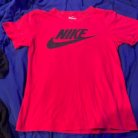 Nike-TShirt- adult Small. - Picture 1 of 3
